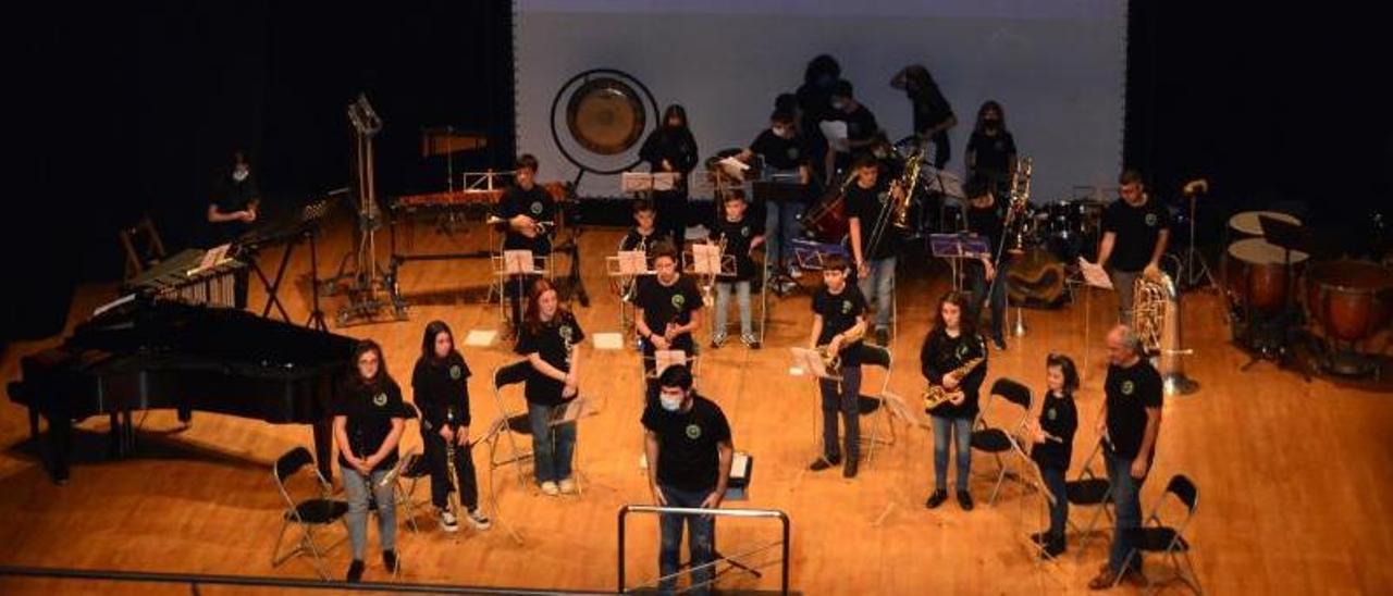 Parte de los integrantes de la Banda Belas Artes, en su actuación de ayer.   | GONZALO NÚÑEZ