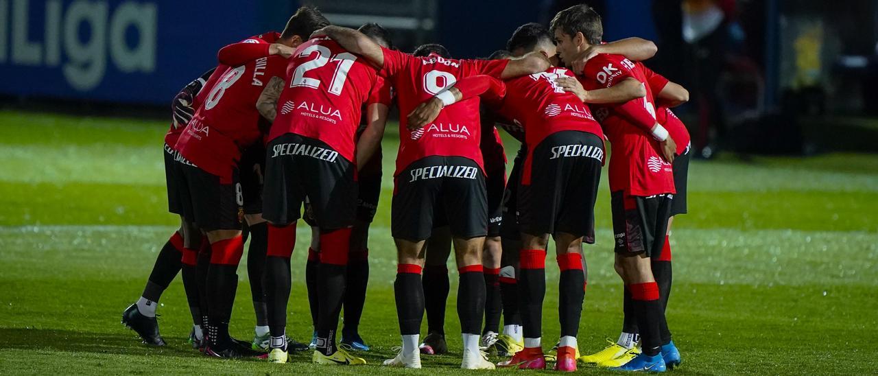 Reunión del equipo antes de comenzar el partido.