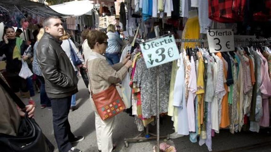 Imagen del mercado exterior de Sagunt de los miércoles.