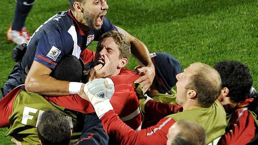 Estados Unidos celebra el gol del empate.