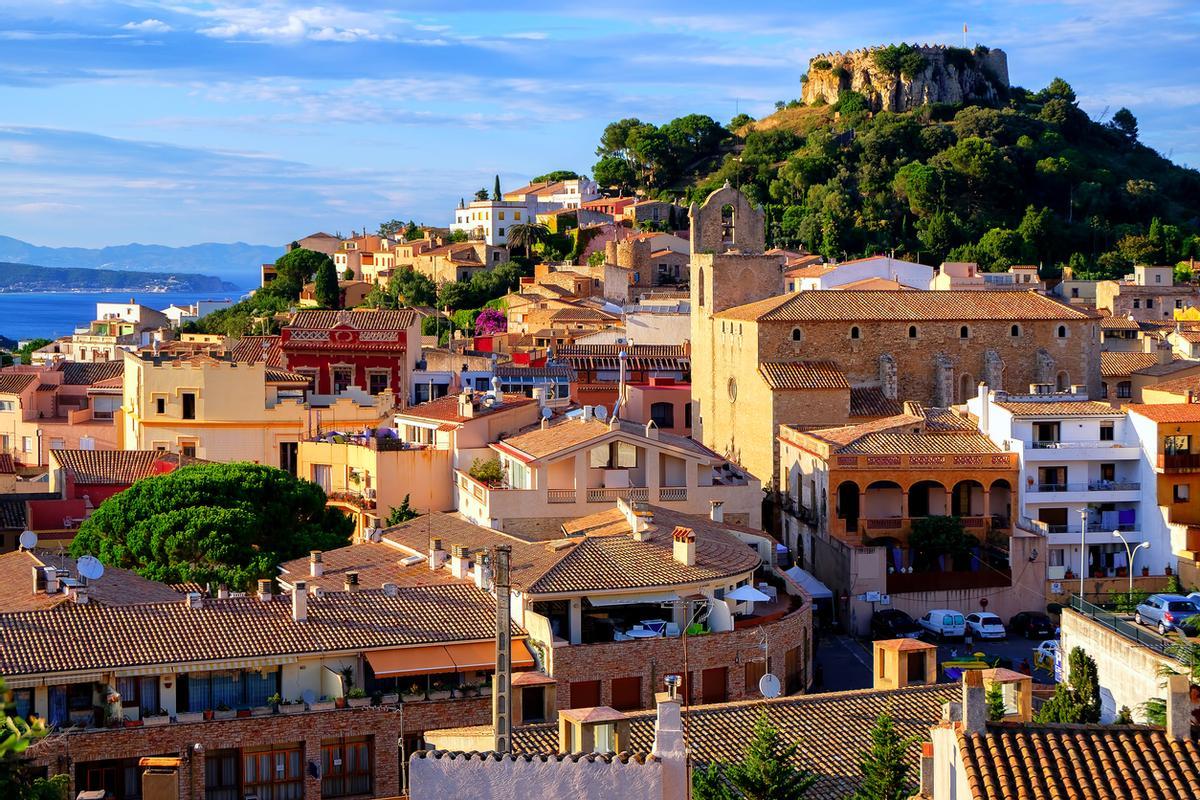 Vista aérea del casco antiguo de Begur