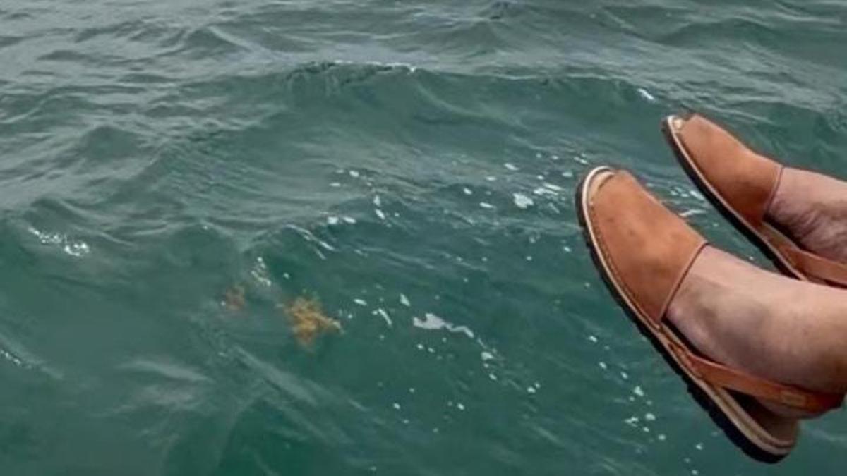 Esteban González Pons presume de sandalias de Odiseo.