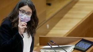 La vicepresidenta del Consell, Mónica Oltra, durante su comparecencia en Les Corts Valencianes