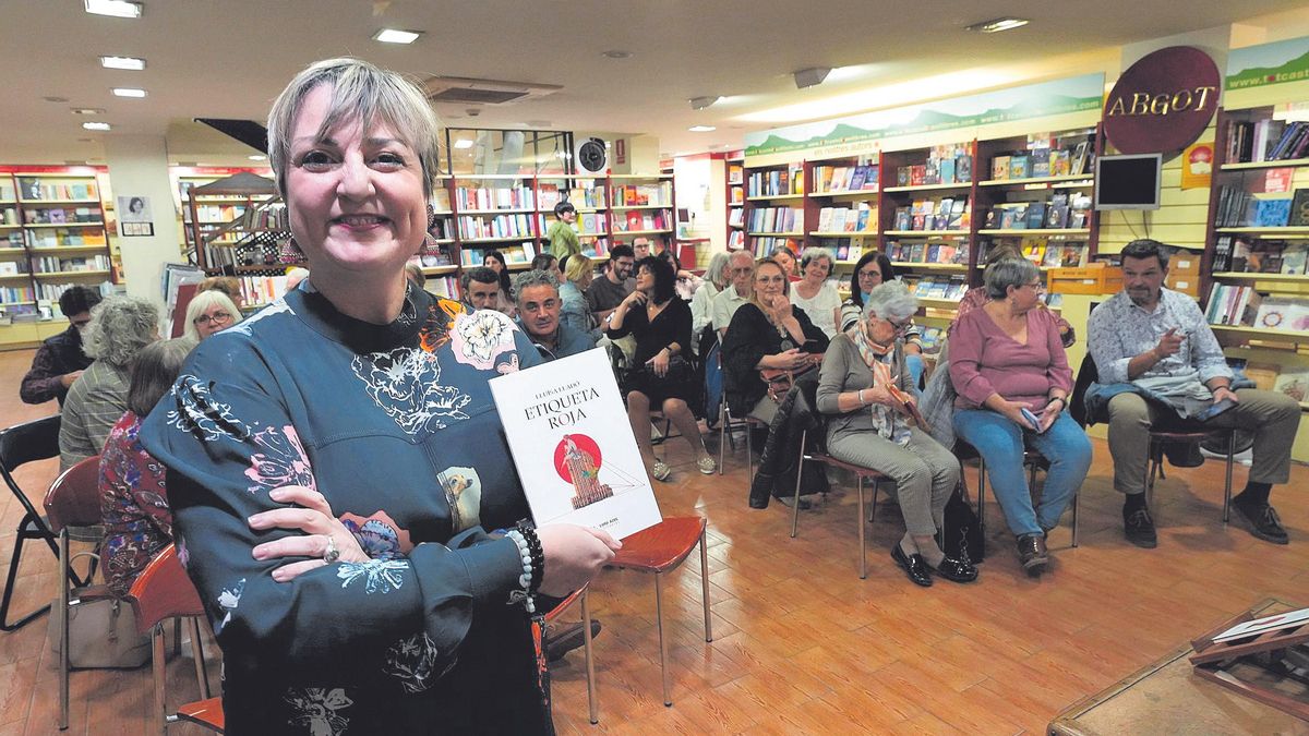 Lluïsa Lladó ha presentat el seu últim poemari en la Llibreria Argot de Castelló.