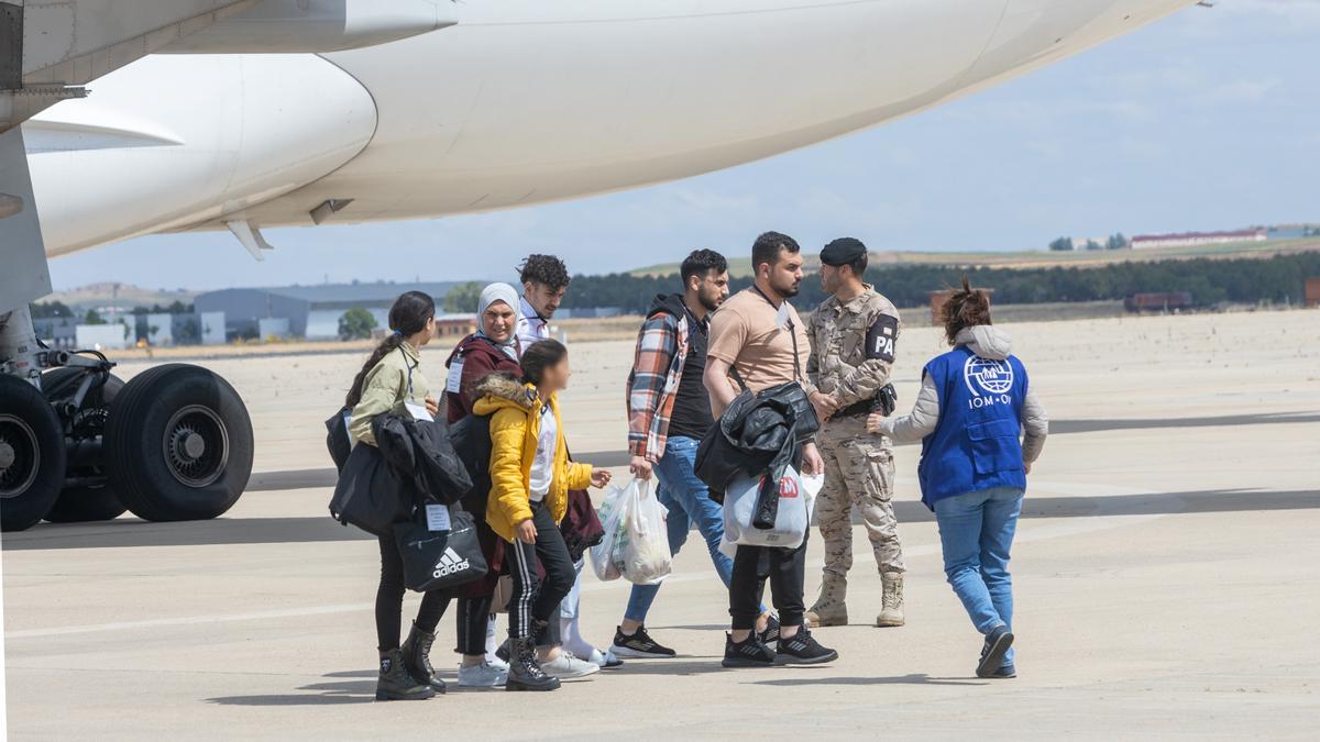 Aterrizan en España 161 refugiados sirios afectados por el terremoto de Turquía