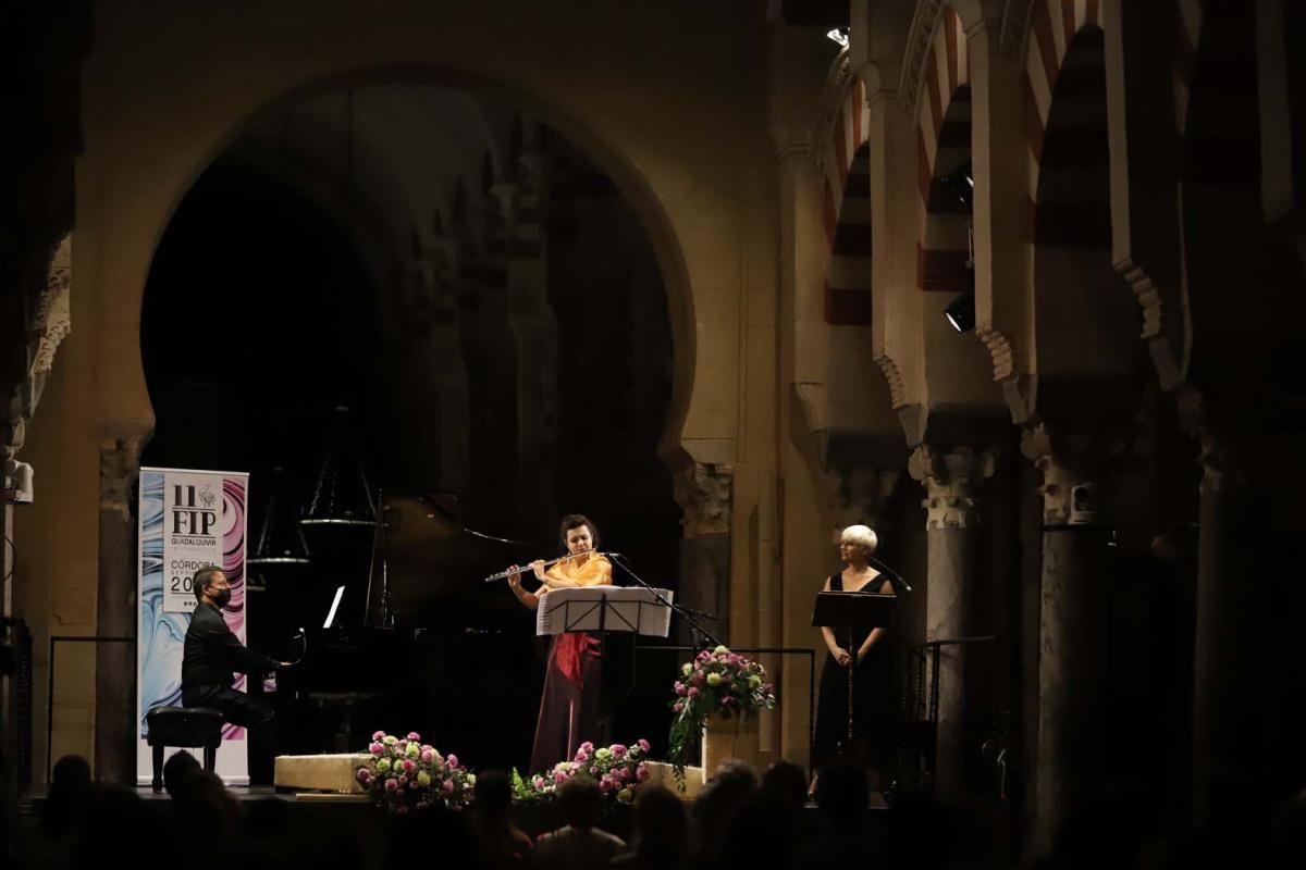 Pasión Vega eleva su voz, en la Mezquita-Catedral, por las víctimas del Covid