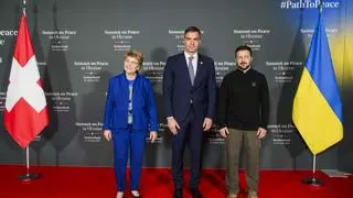 Sánchez saluda a Zelenski y la presidenta suiza a su llegada a la cumbre sobre Ucrania