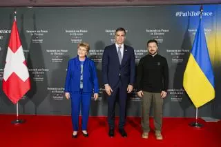 Sánchez saluda a Zelenski y la presidenta suiza a su llegada a la cumbre sobre Ucrania