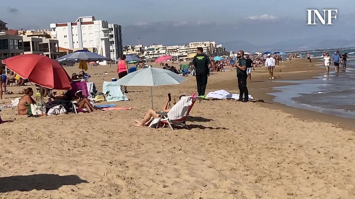 Fallece un hombre cuando se bañaba en la playa Les Roquetes de Guardamar