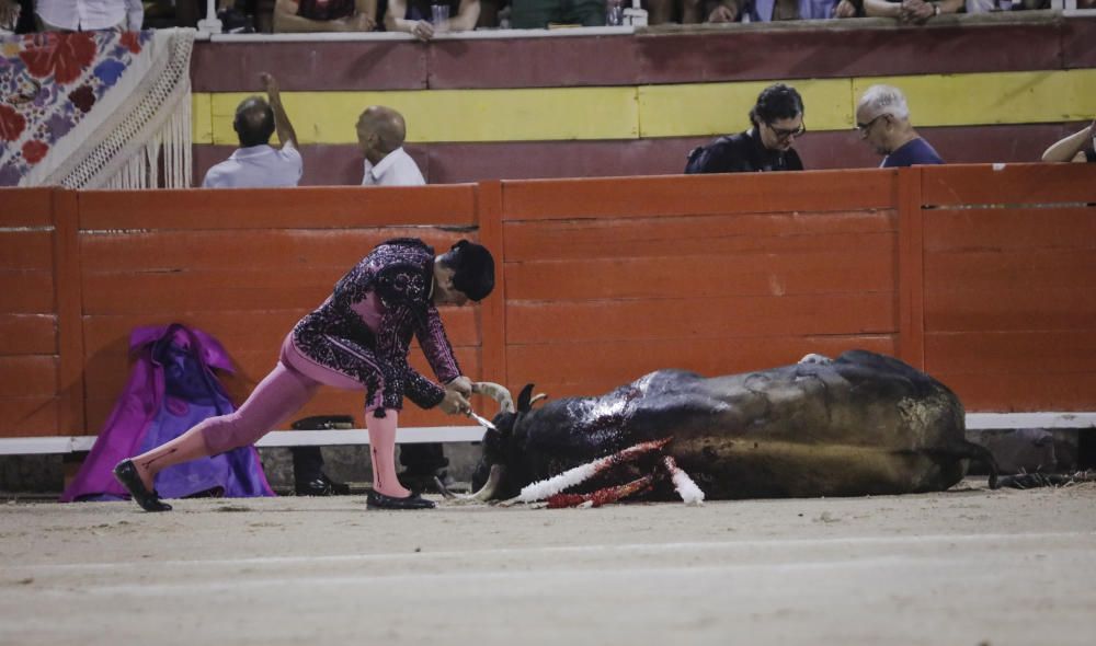 Die Schwester von König Felipe VI. besuchte mit Froilán und Victoria Federica am Donnerstag (3.8.) eine "corrida de toros".