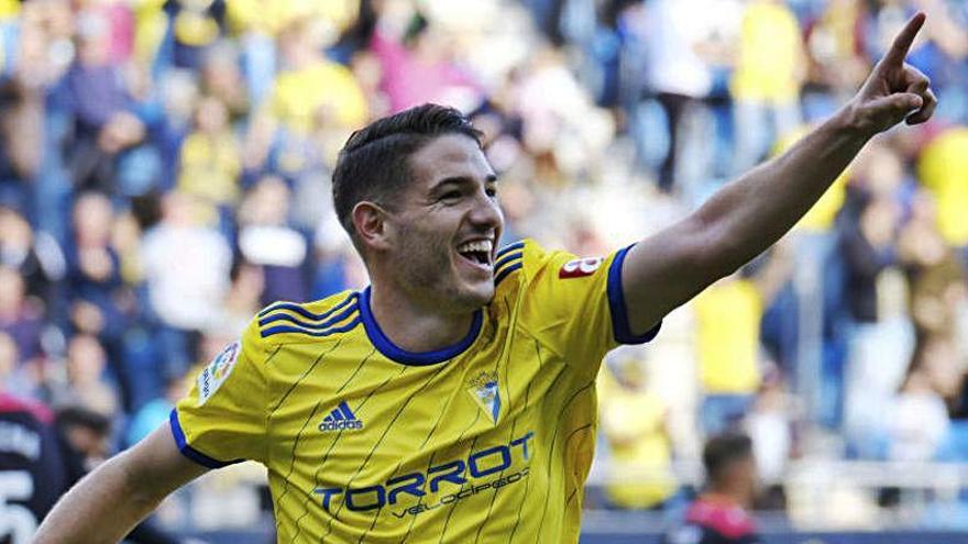 El Cádiz abre la puerta a Manu Vallejo