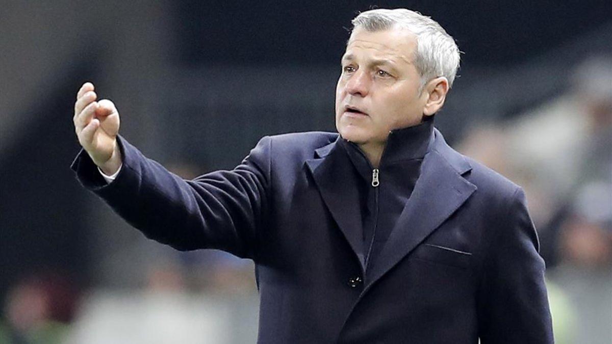 El entrenador del Lyon Bruno Genesio todavía no sabe qué hará la próxima temporada