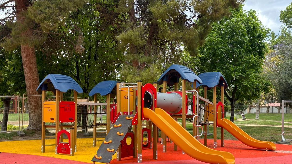 El Ayuntamiento de Llíria finaliza la renovación integral de tres de sus principales parques infantiles.