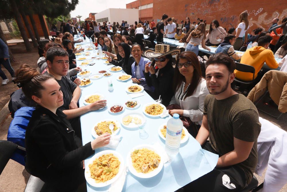 Homenaje a los directores del IES Jorge Juan de Sagunt y paella en el patio