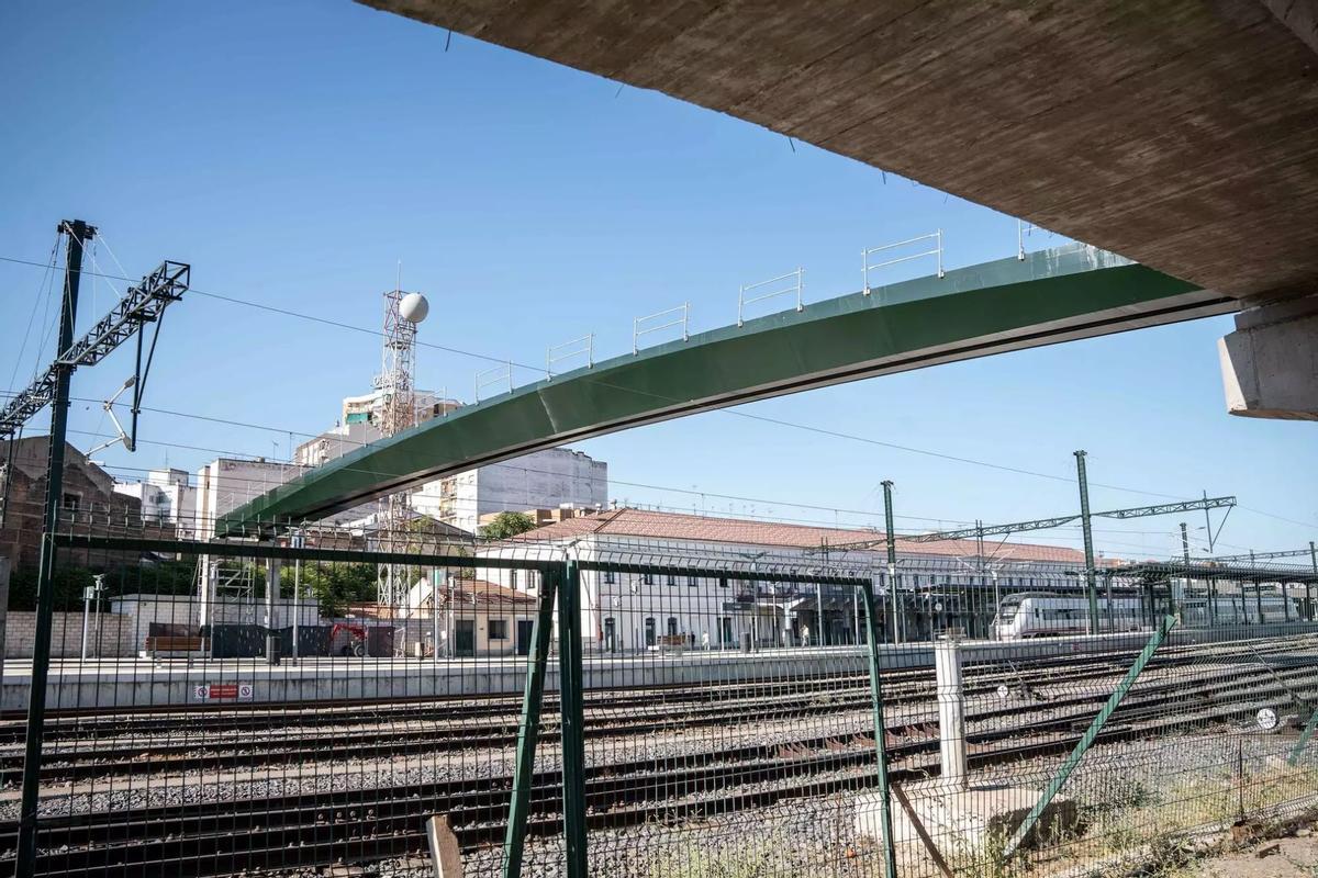 Así es la nueva pasarela peatonal y ciclista.