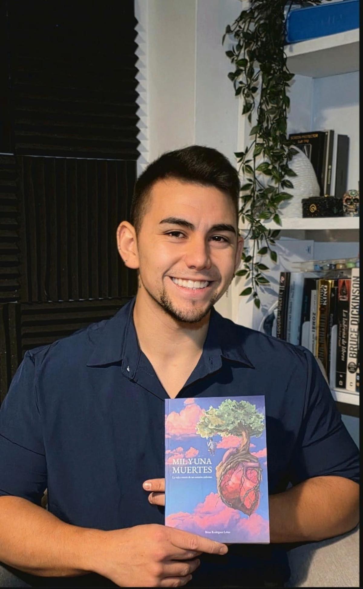 Brian Rodríguez relata su enfermedad en el libro 'Mil y una muerte: la vida a través de un corazón enfermo'.