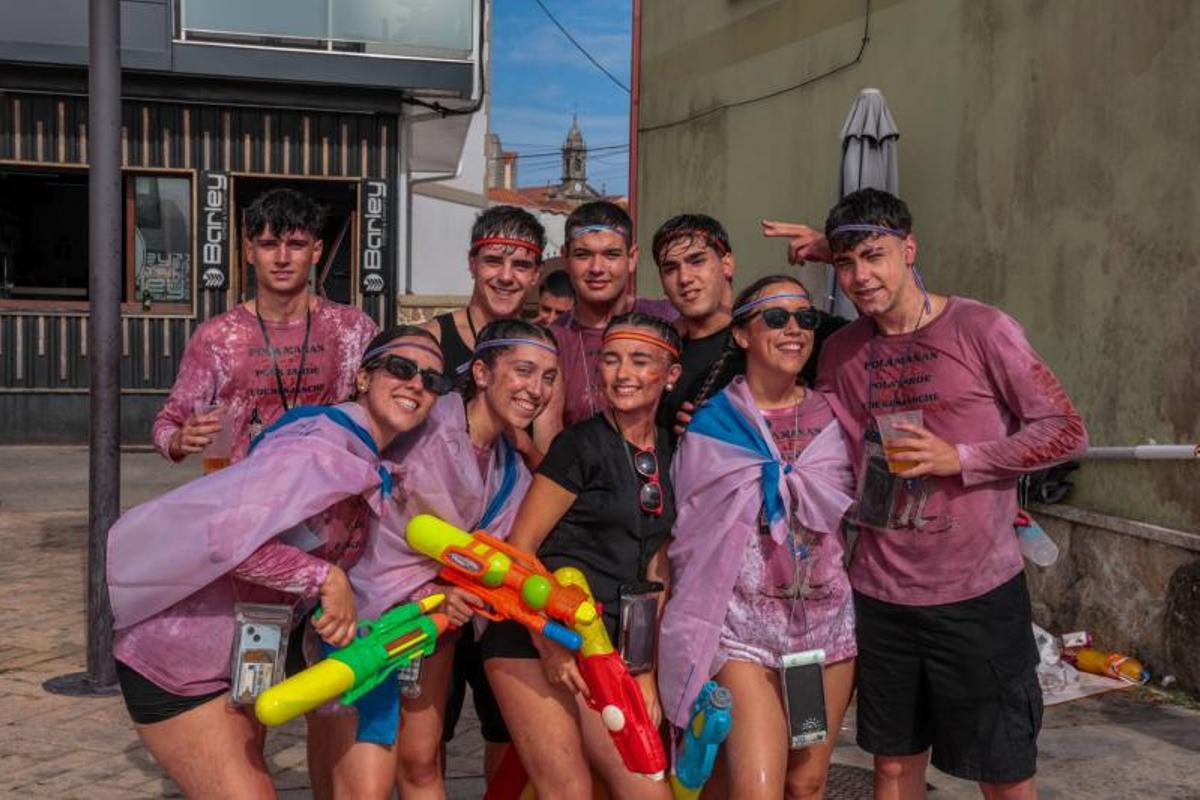La fiesta de los quintos se concentró en O Regueiro