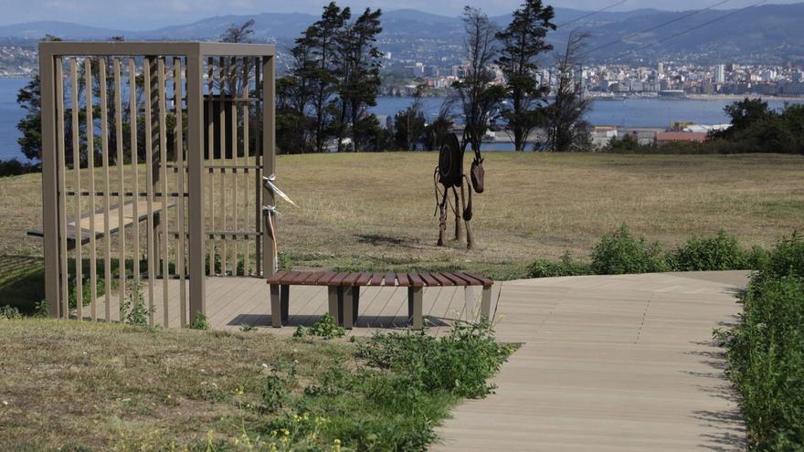 La Campa Torres da un giro como nuevo parque museístico para Gijón, con bancos, senderos de madera y una cartelería didáctica