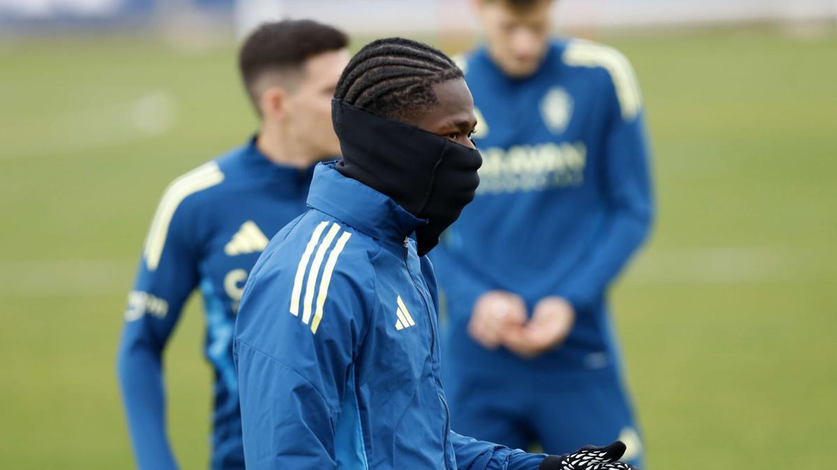 Yussif Saidu, en el entrenamiento del Real Zaragoza de este martes en la Ciudad Deportiva.