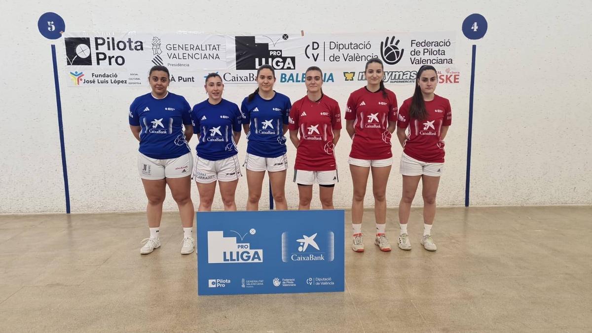 Els equips semifinalistes de raspall femení que juguen a Piles