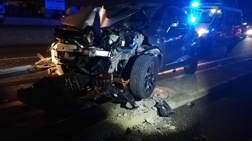 Choca contra una farola en Ibiza y quintuplica la tasa de alcohol