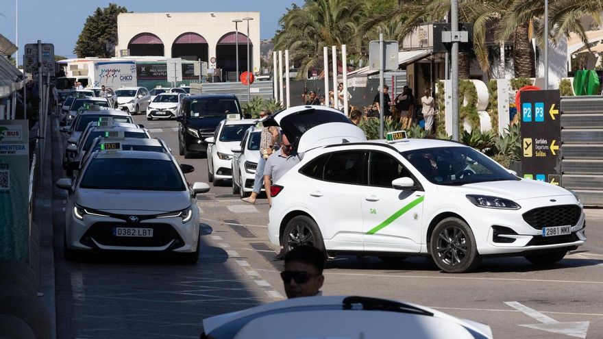 La Policía Local de Sant Josep registra un 75 por ciento menos de taxis pirata en el aeropuerto de Ibiza