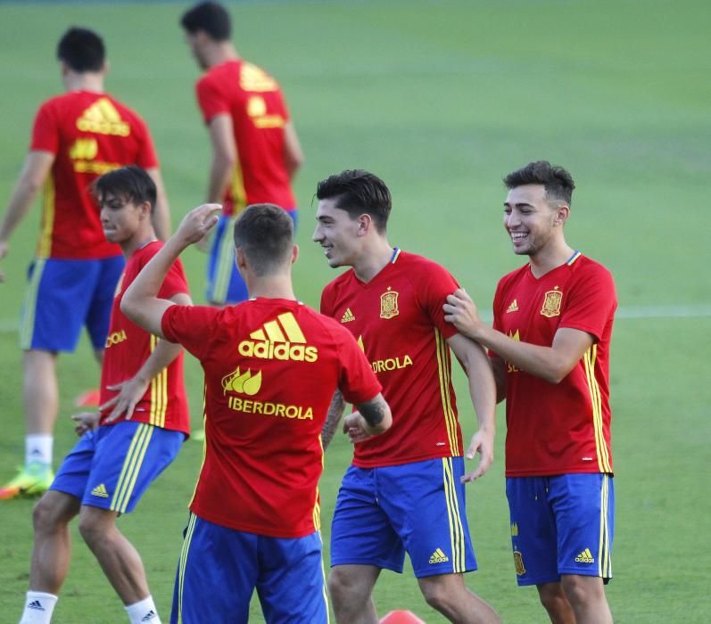 Las mejores imágenes del entrenamiento de Munir con la Selección Española