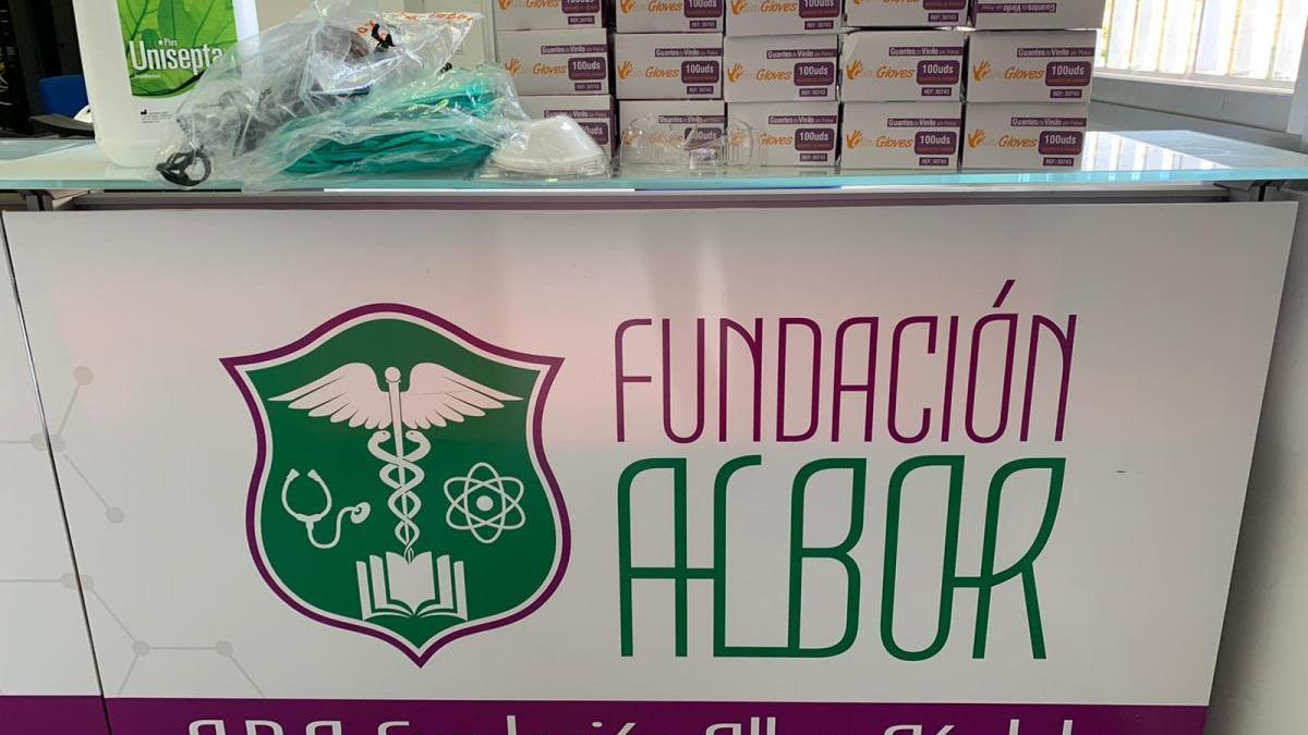 Coronavirus en Córdoba: La Fundación Albor entrega material sanitario al personal del Reina Sofía