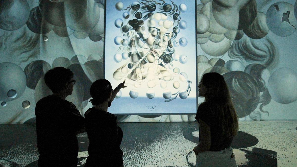 Expo immersiva de Dalí, cine de sèrie B i altres plans per a aquest cap de setmana a Barcelona