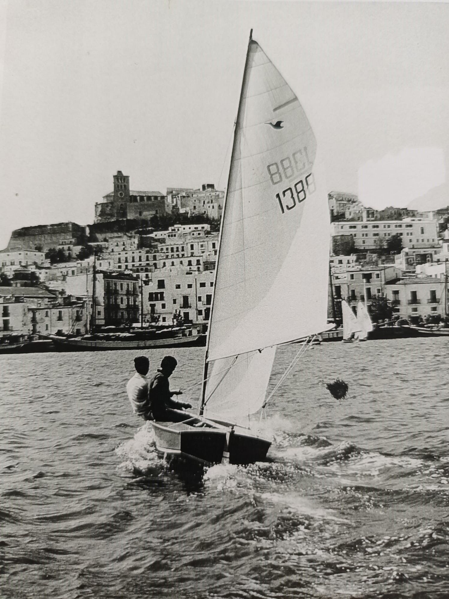 Imagen antigua del Club Náutico Ibiza.