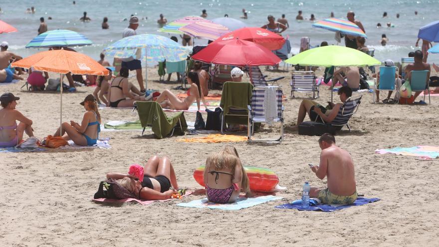 El &#039;caloret&#039; aterriza en Alicante con termómetros rozando los 38 grados