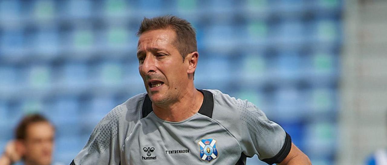 Luis Miguel Ramis dirigió ayer un entrenamiento en el Heliodoro y hoy supervisará uno en Málaga.