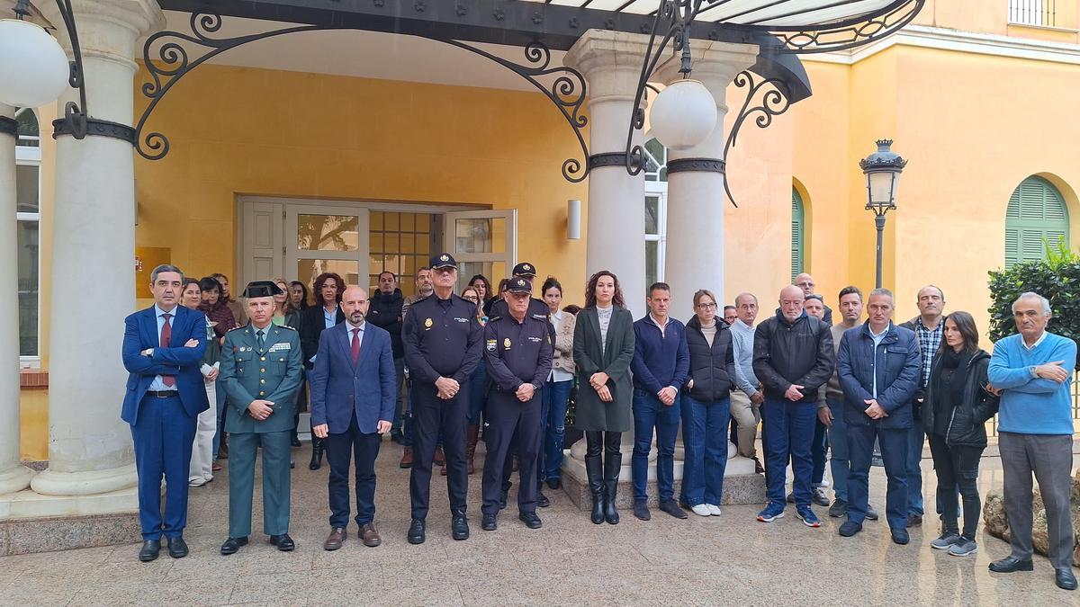 Minuto de silencio de la Subdelegación del Gobierno en Málaga por los guardias civiles muertos en Barbate.