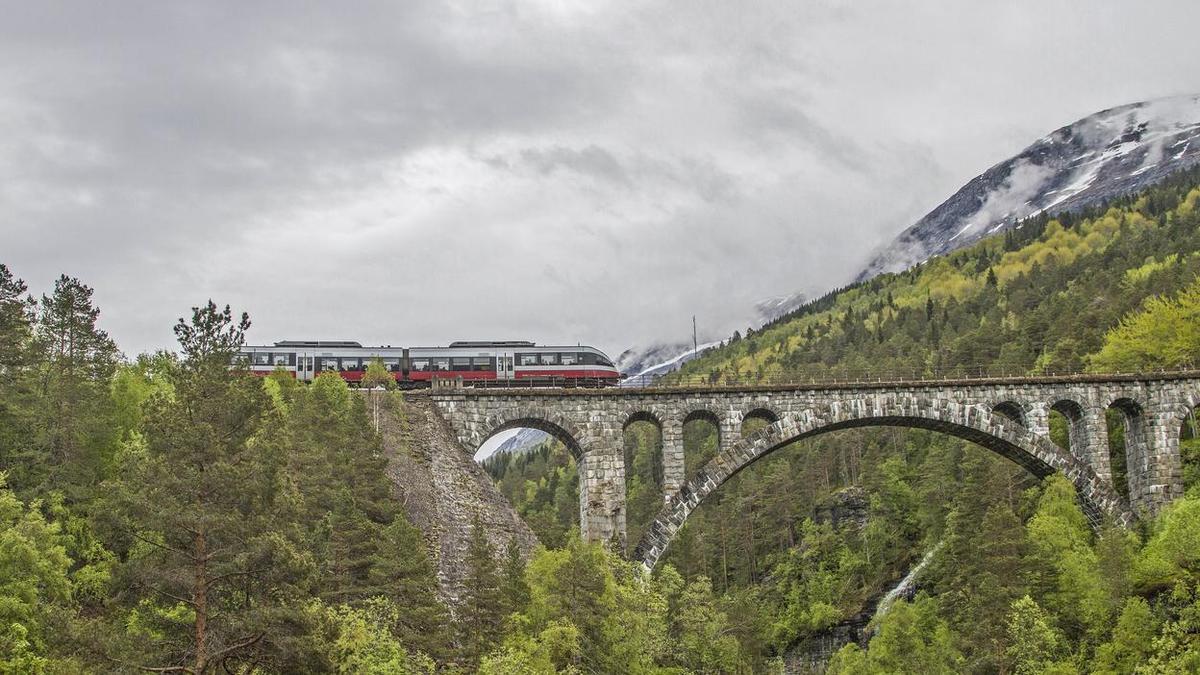 El valle de Reuma, en Noruega, contiene un doe los paragen más increibles que puedes ver desde la ventana de un tren.