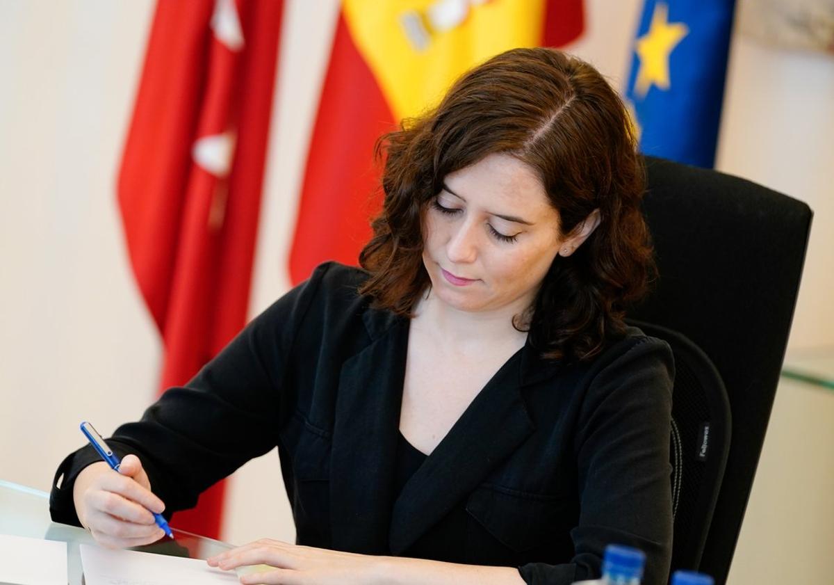 La presidenta de la Comunidad de Madrid, Isabel DÃ­az Ayuso, durante una reuniÃ³n mantenida de forma telemÃ¡tica con los presidentes autonÃ³micos, en Madrid (EspaÃ±a) a 3 de mayo de 2020.