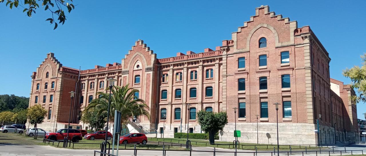 Imagen del centro universitario de Plasencia, con 9 de cada 10 egresados trabajando en la actualidad.