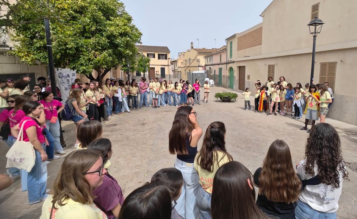 Una de las actividades en la plaza Font i Roig.