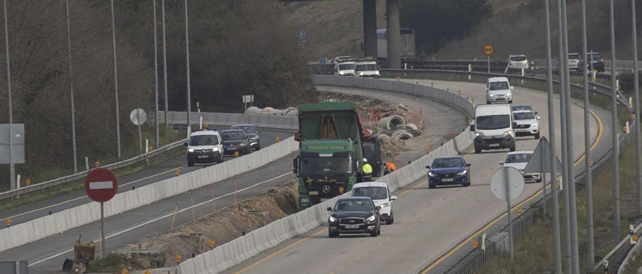 Obras de construcción del tercer carril de la “Y”, en la tarde del lunes. | Miki López