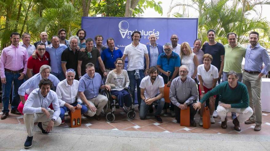 Foto de familia de los participantes.