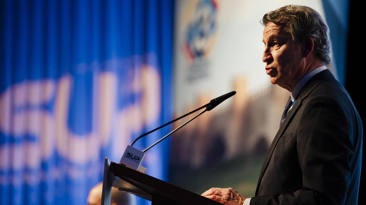 Feijóo cree que el PSOE no puede defender a las mujeres si las abandona en su propia casa