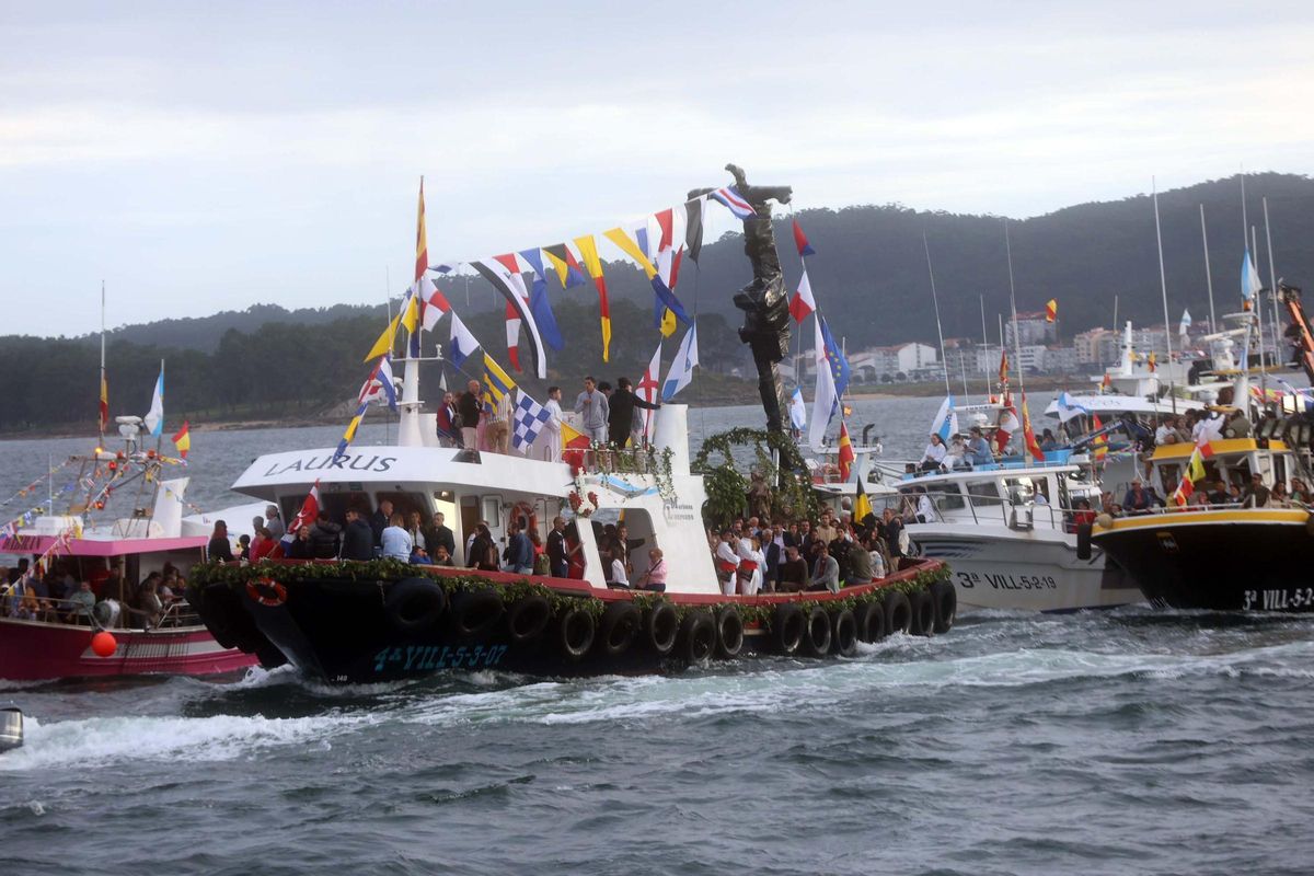 Barcos participantes en la procesión de Cambados.