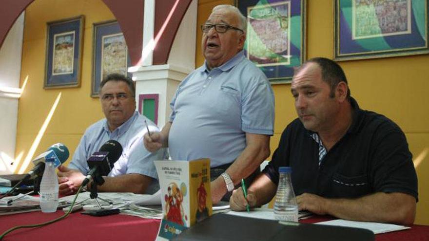 Imagen del expresidente Miguel Carmona junto a su antiguo equipo de gestión.
