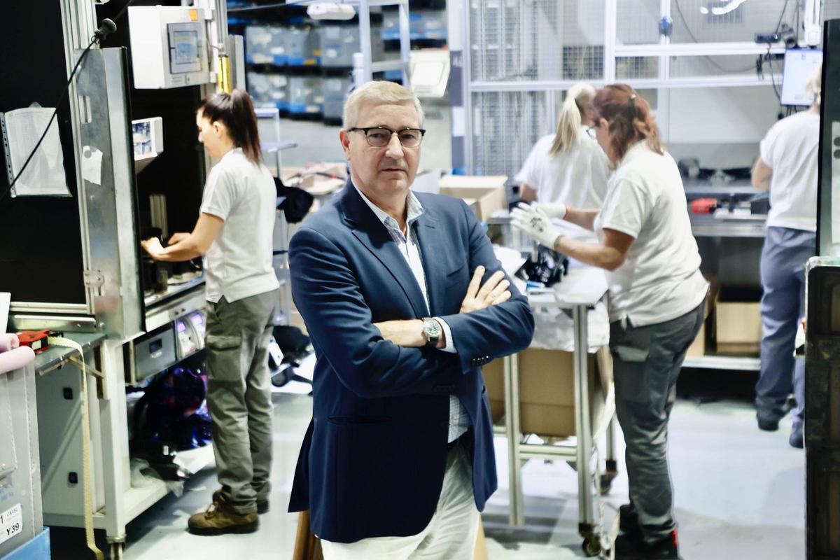 Enrique Careaga, en el interior de su planta productiva en Albal ya reconstruida, esta semana.