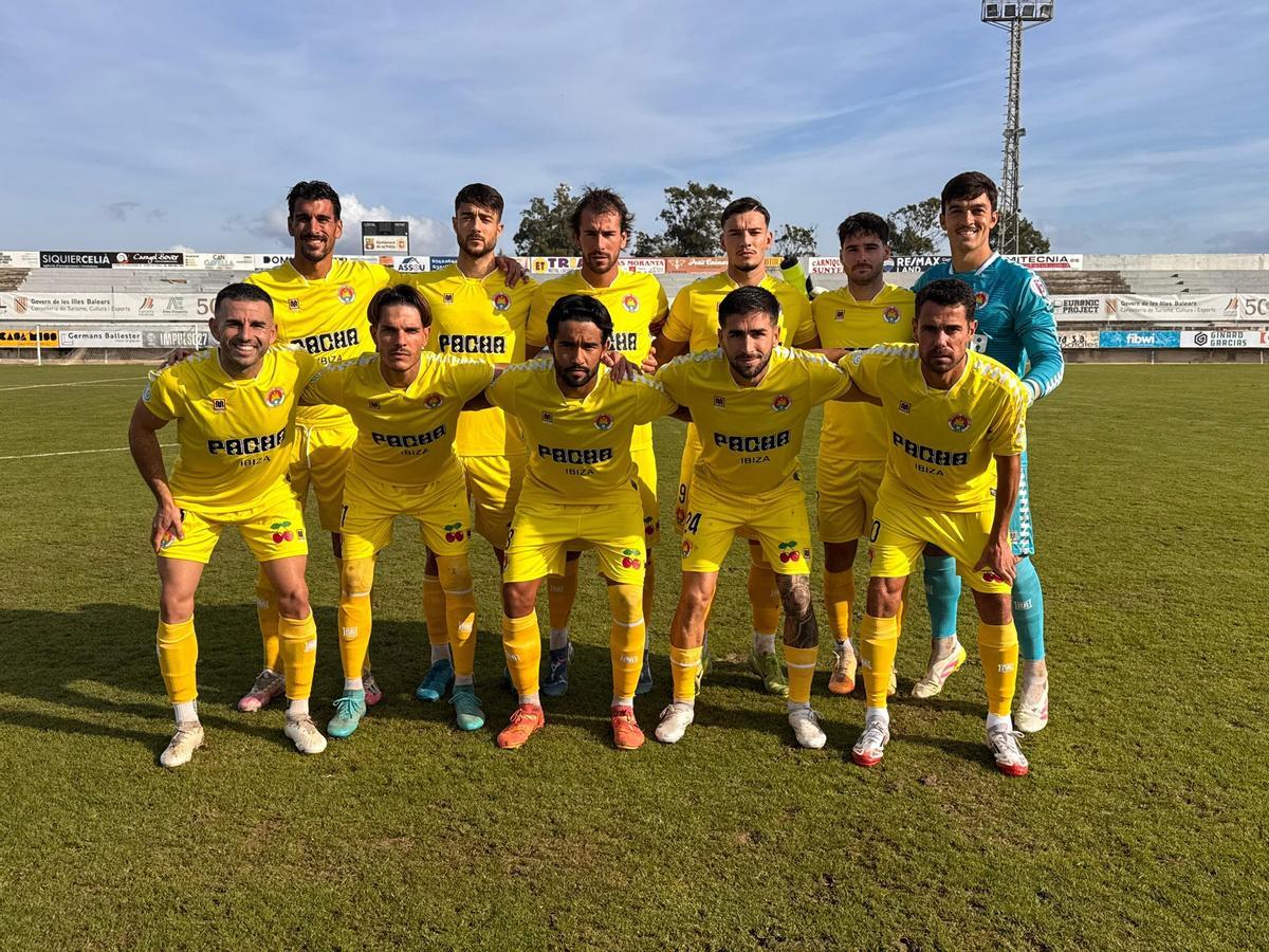 Imagen del equipo titular de la SD Ibiza en el derbi autonómico disputado ante el Poblense.