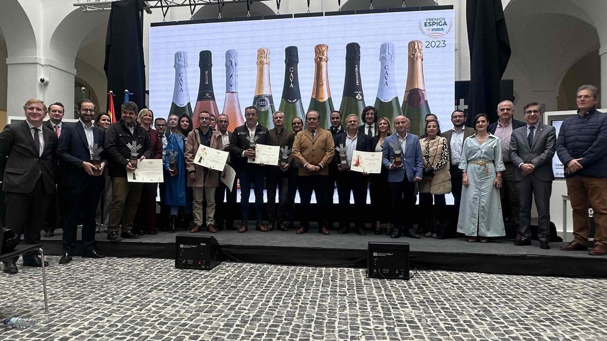 Autoridades y galardonados con los Premios Espiga de Jamón y Cava.