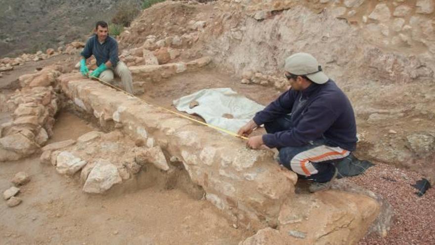 Parte del equipo que trabaja en los yacimientos arqueológicos de Herna y Penya Negra.