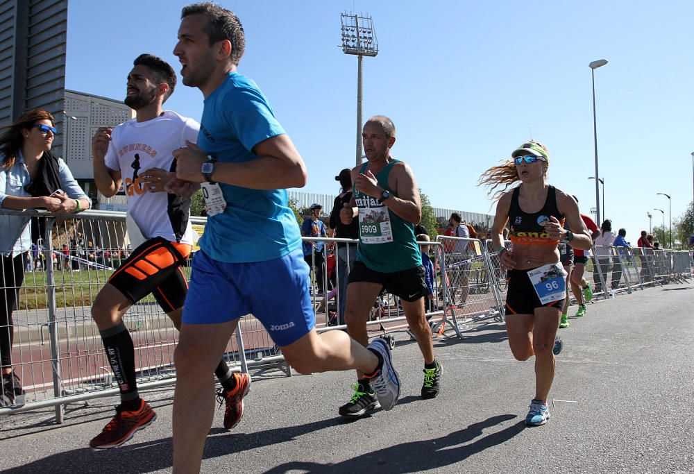 El Mouaziz, del Club Nerja de Atletismo ha vuelto a imponerse en la prueba, que ha alcanzado una participación récord con 7.500 corredores