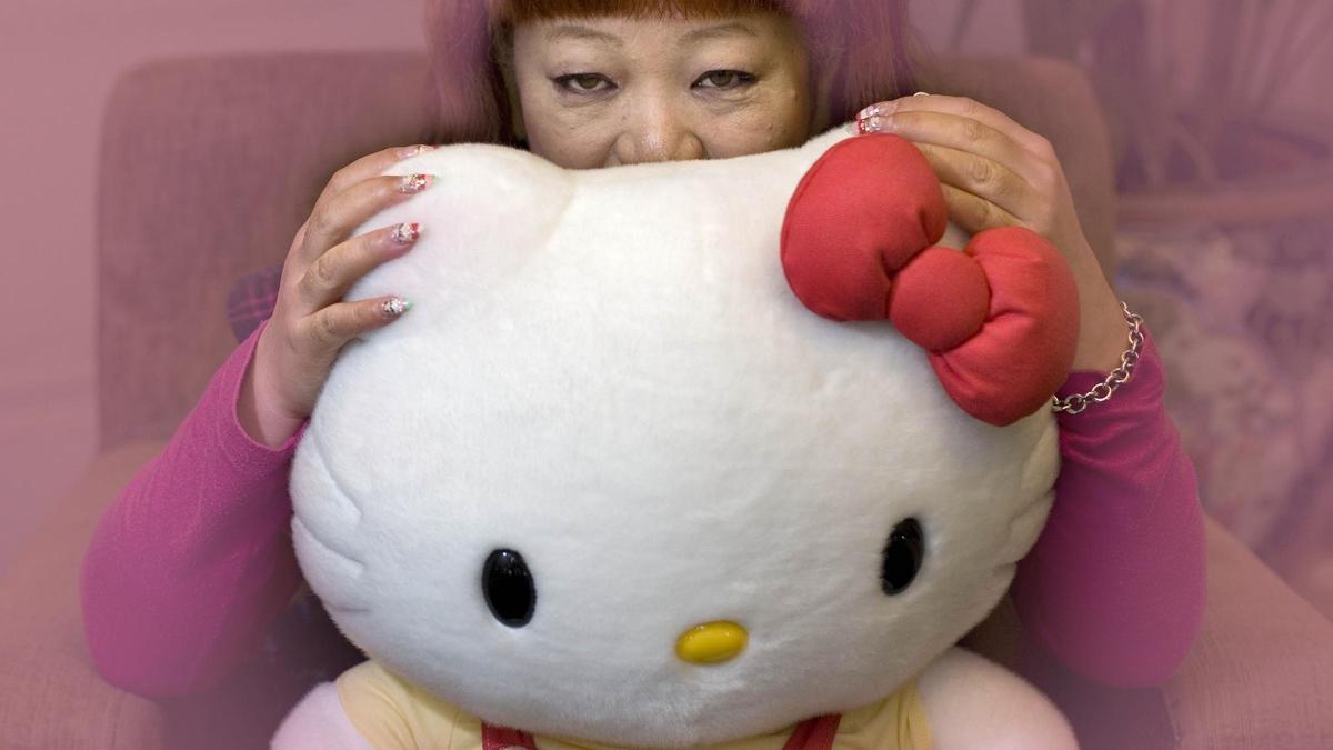 Hello Kitty junto a su creadora Yuko Yamaguchi (2009)