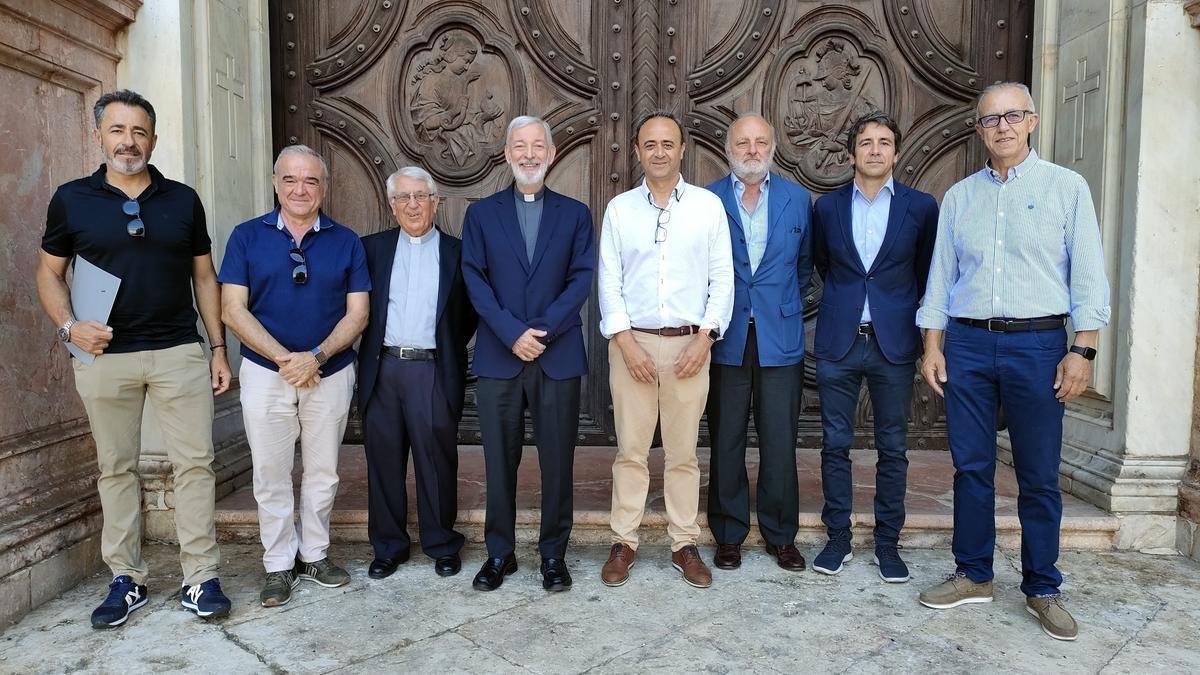 Firman el contrato y acta de inicio de las obras del tejado de la Catedral de Málaga.