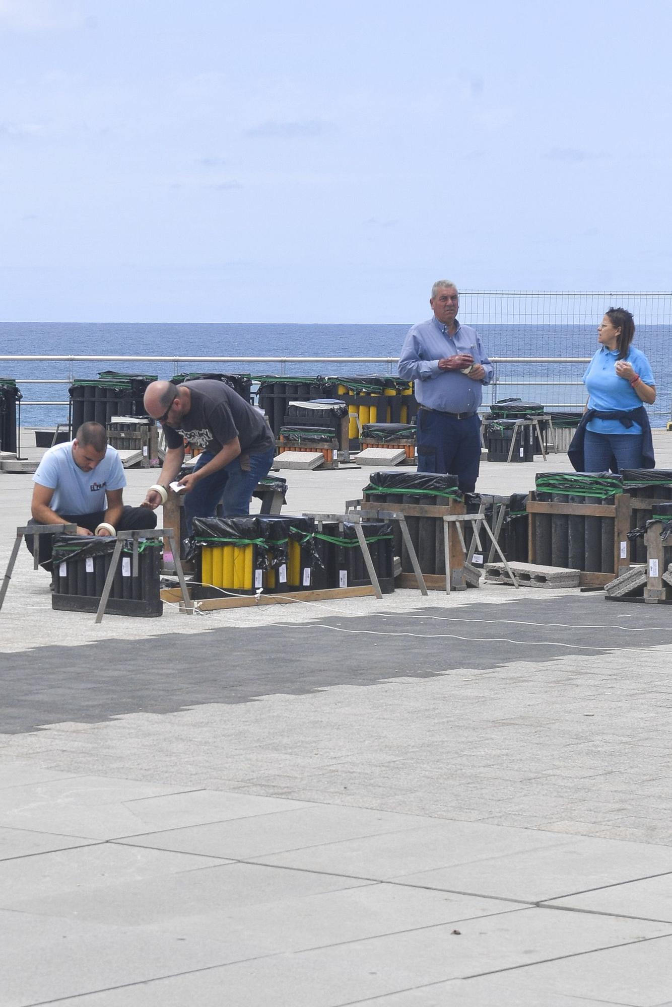 Preparativos para la Noche de San Juan en Las Canteras